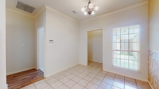 unfurnished room featuring light tile patterned floors, a notable chandelier, visible vents, baseboards, and crown molding