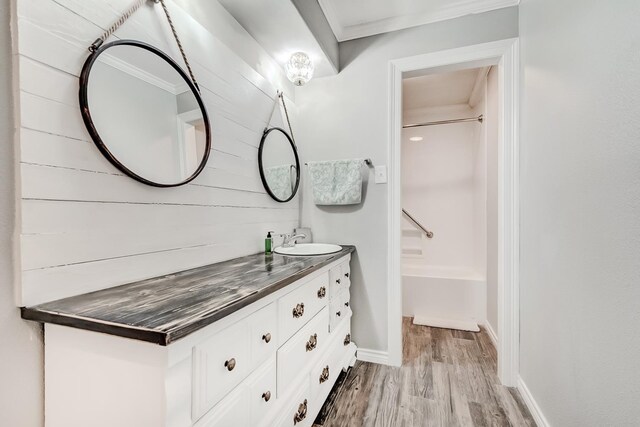 845 Flicker St, Bridge City, TX 77611 - full bathroom with vanity, wood finished floors, tub / shower combination, and crown molding