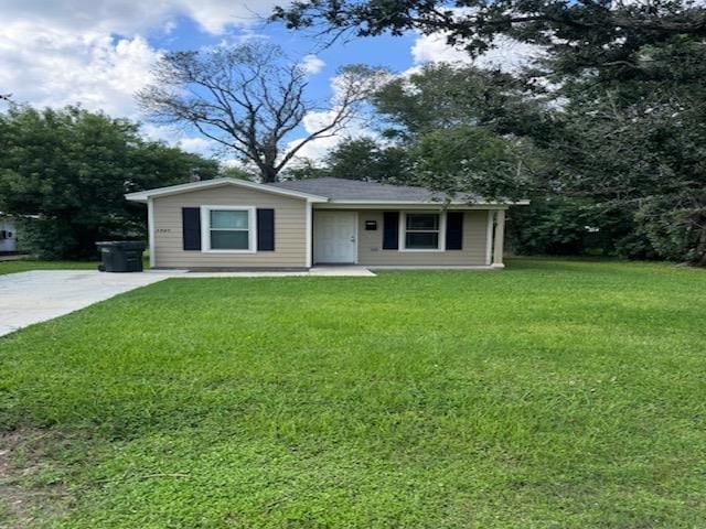 view of front of house with a front yard