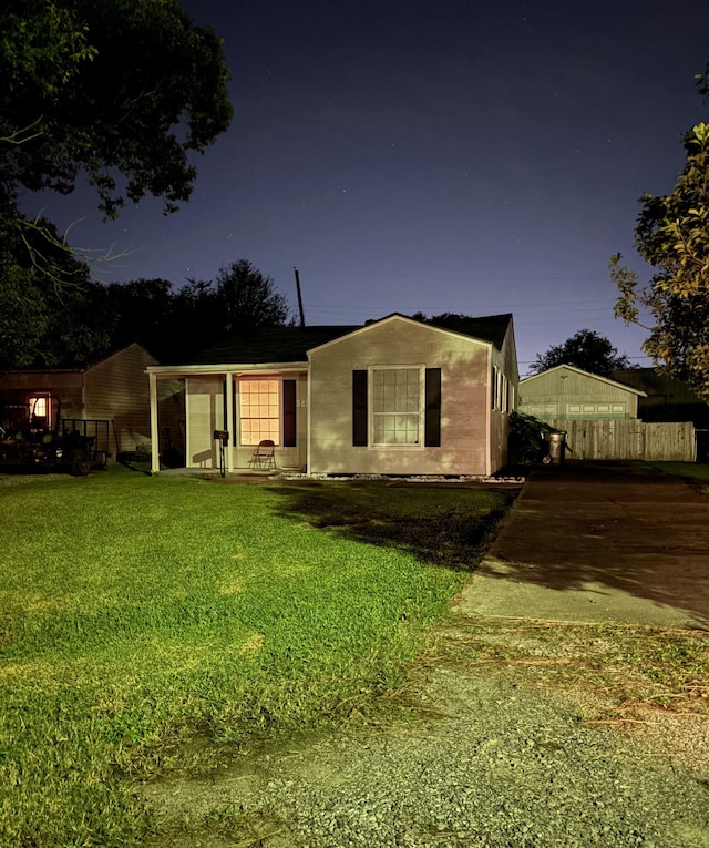 view of front of house featuring a front yard