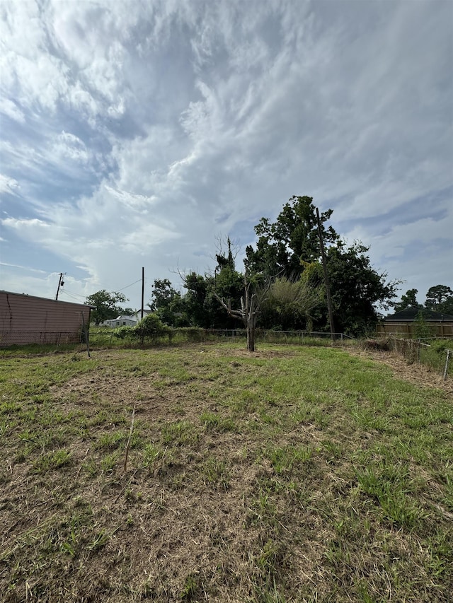 view of yard featuring a rural view