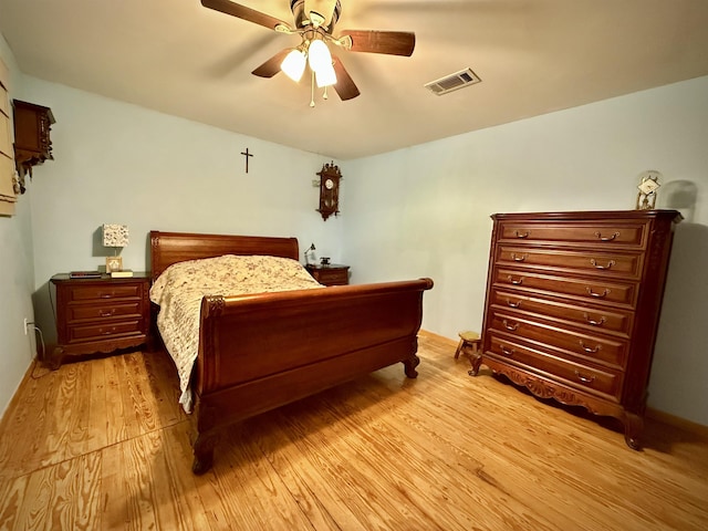 2940 36th St, Port Arthur, TX 77642 - bedroom with light wood-style floors and a ceiling fan