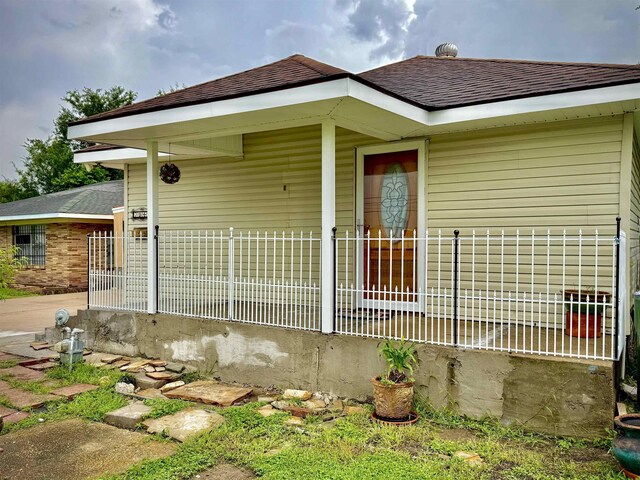 2940 36th St, Port Arthur, TX 77642 - view of side of property with roof with shingles