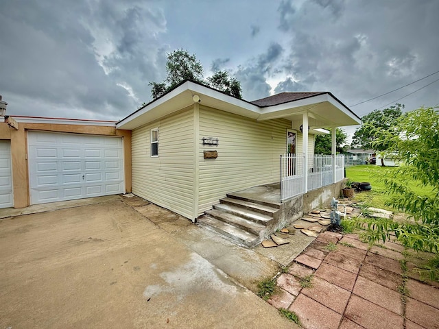 2940 36th St, Port Arthur, TX 77642 - view of side of property featuring covered porch and concrete driveway