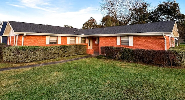 ranch-style house featuring a front yard