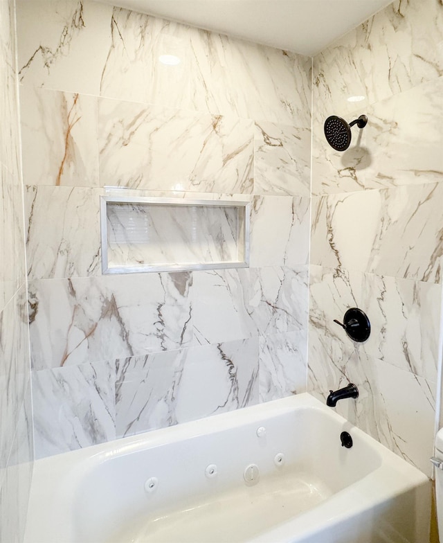 bathroom featuring tiled shower / bath combo