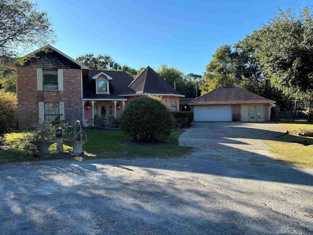 view of front of house with a front lawn