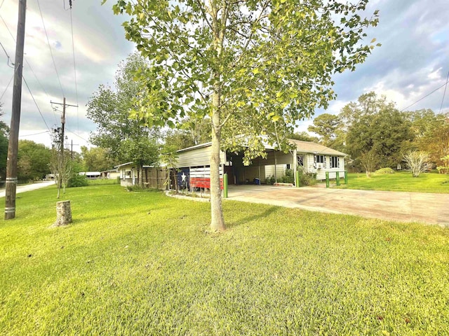 view of yard with a carport