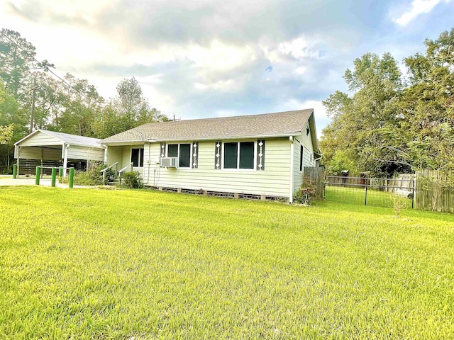 view of front of home featuring a carport, cooling unit, and a front lawn