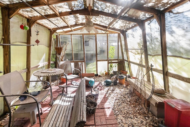 sunroom / solarium featuring ceiling fan