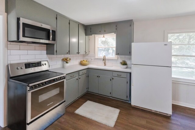 kitchen with sink, plenty of natural light, and appliances with stainless steel finishes