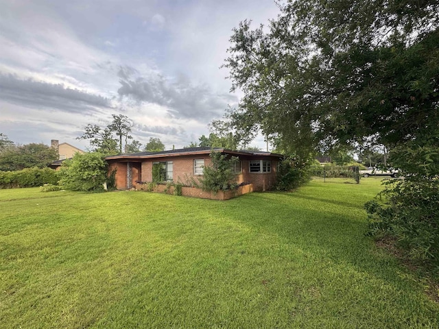 2595 Beech St, Beaumont, TX 77702 - view of green lawn