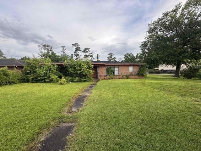 2595 Beech St, Beaumont, TX 77702 - view of grassy yard