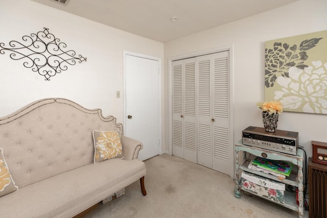 sitting room with carpet floors