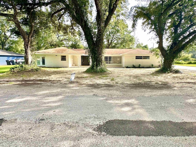 3049 Canal Ave, Groves, TX 77619 - photo 2