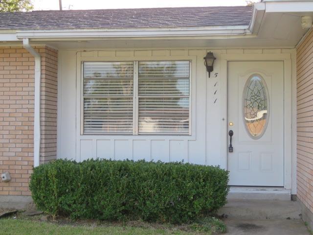 Listing photo 2 for 5111 Foster Ave, Groves TX 77619