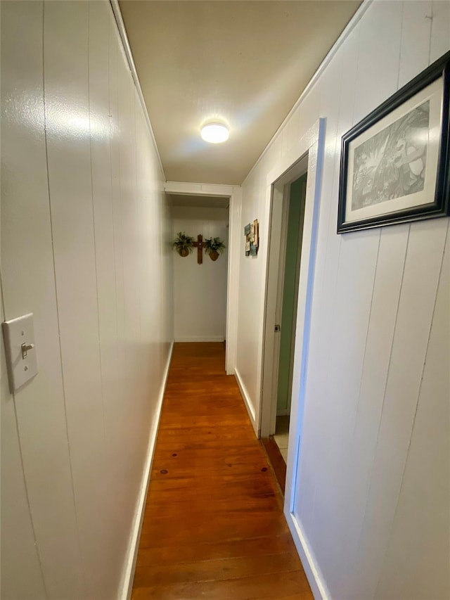 1228 Bahama Ln, Port Bolivar, TX 77650 - hall featuring wood finished floors and baseboards