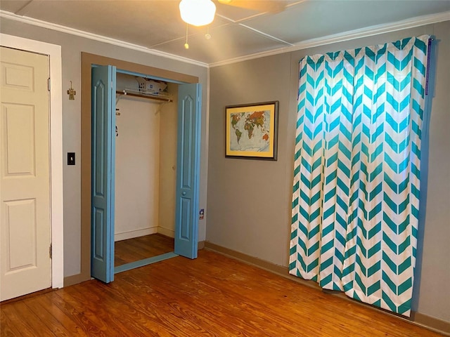 1228 Bahama Ln, Port Bolivar, TX 77650 - unfurnished bedroom with wood finished floors, crown molding, a closet, and baseboards