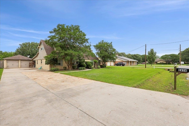 view of front of house featuring a garage and a front yard