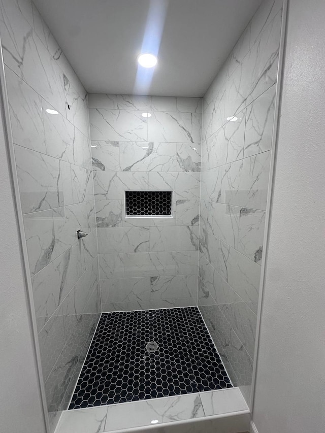1117 W Dr, Port Neches, TX 77651 - full bath featuring a tile shower