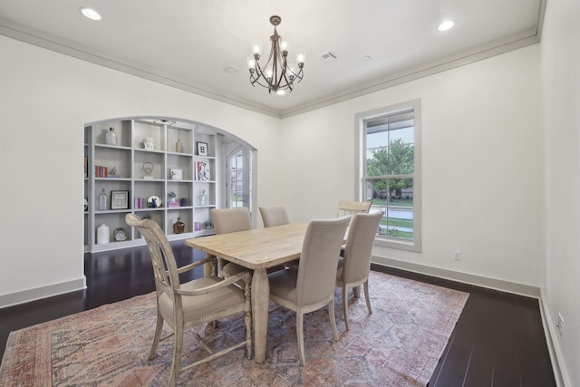dining room featuring visible vents, baseboards, arched walkways, wood finished floors, and a notable chandelier