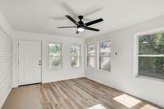 unfurnished sunroom with a wealth of natural light and ceiling fan