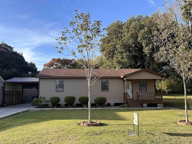 view of front of property with a front yard