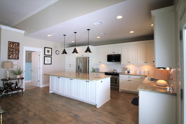 kitchen with dark wood-type flooring, hanging light fixtures, appliances with stainless steel finishes, a kitchen island, and white cabinetry