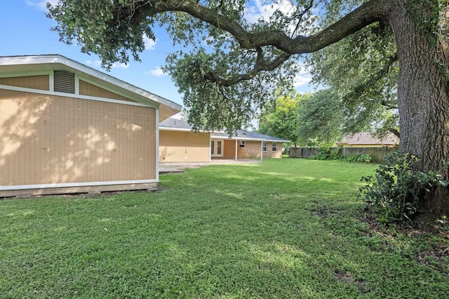 6425 Adams Blvd, Groves, TX 77619 - view of yard