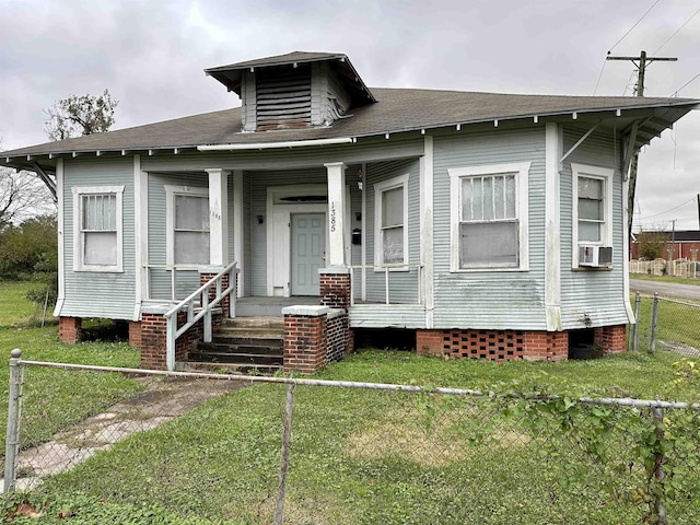 view of front of house featuring cooling unit, a porch, and a front lawn