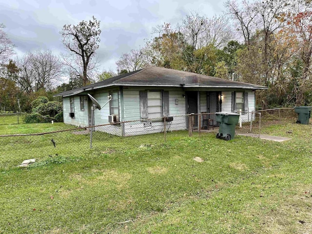 view of front facade with a front lawn