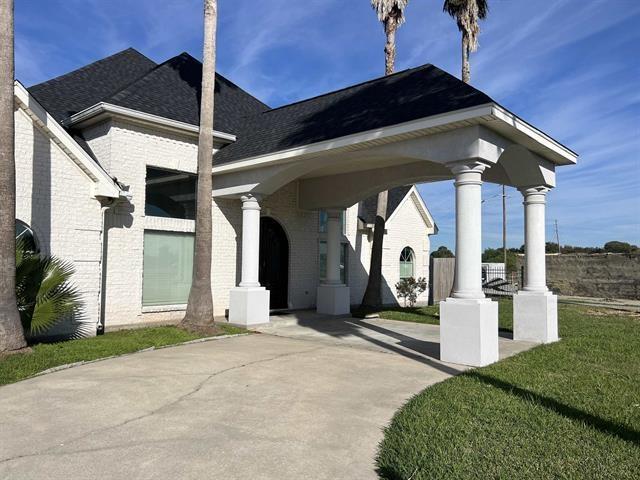 7600 Oakmont Dr, Port Arthur, TX 77642 - view of front of property with brick siding and roof with shingles