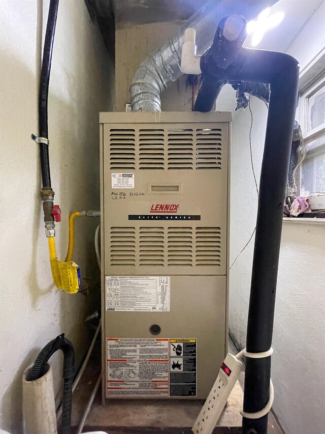 3832 W Park Ave, Orange, TX 77630 - view of utility room