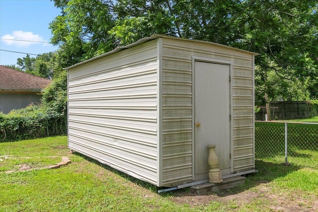 view of outdoor structure featuring a yard