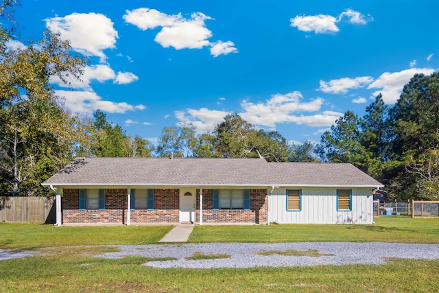 ranch-style home featuring a front yard