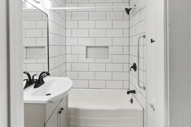 bathroom featuring vanity and tiled shower / bath