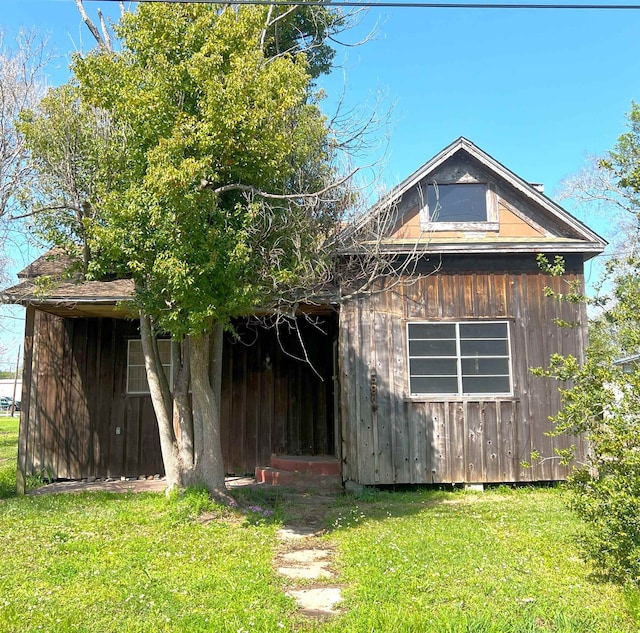 view of outbuilding featuring a lawn