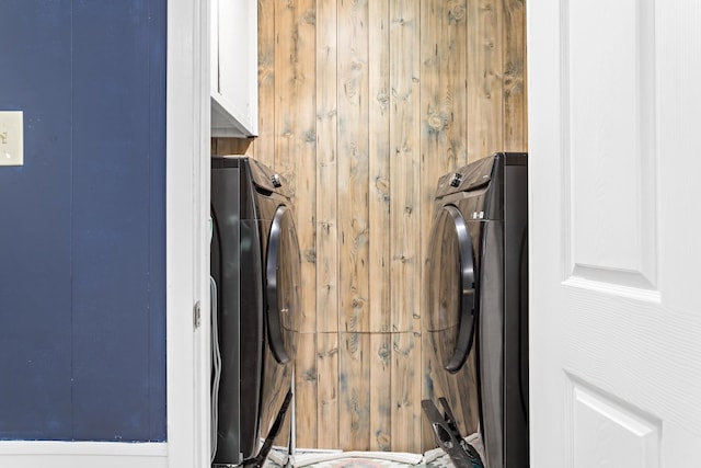 laundry room with washer / dryer