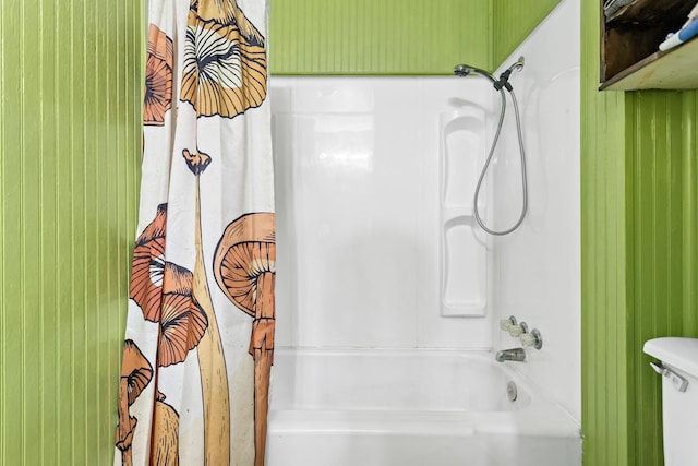 bathroom featuring shower / tub combo with curtain