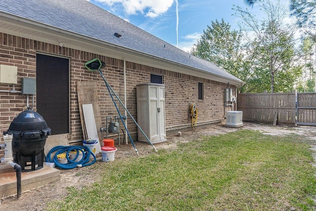 rear view of house featuring a yard