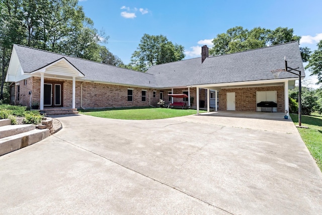 single story home featuring a carport and a front yard