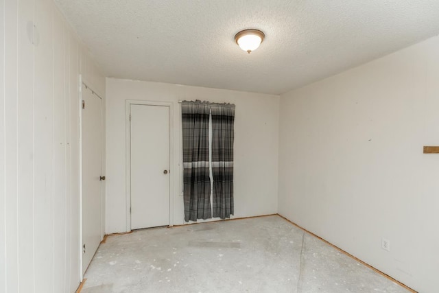 10754 Bonwell Loop, Kountze, TX 77625 - unfurnished room featuring a textured ceiling and concrete flooring