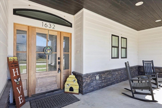 entrance to property with covered porch