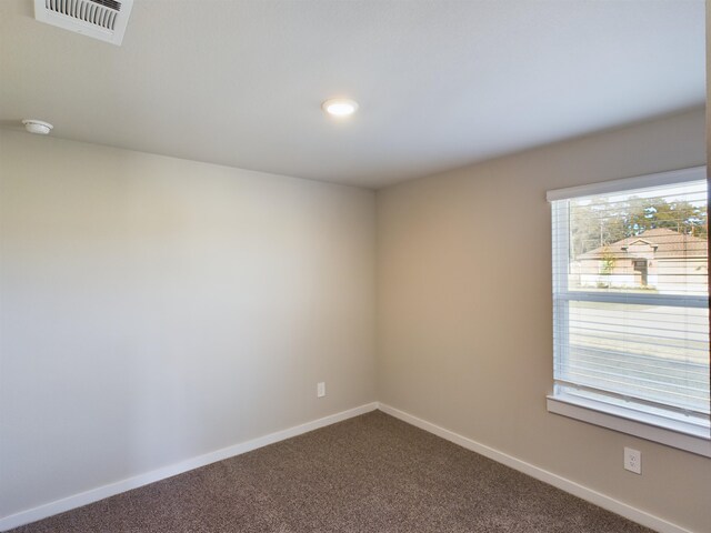 unfurnished room featuring carpet