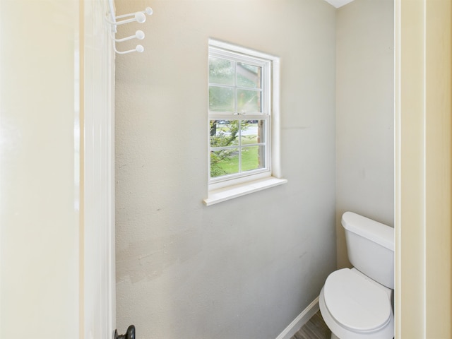7090 Carroll Ln, Beaumont, TX 77713 - bathroom featuring toilet and baseboards