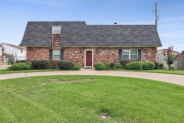 view of front facade with a front yard