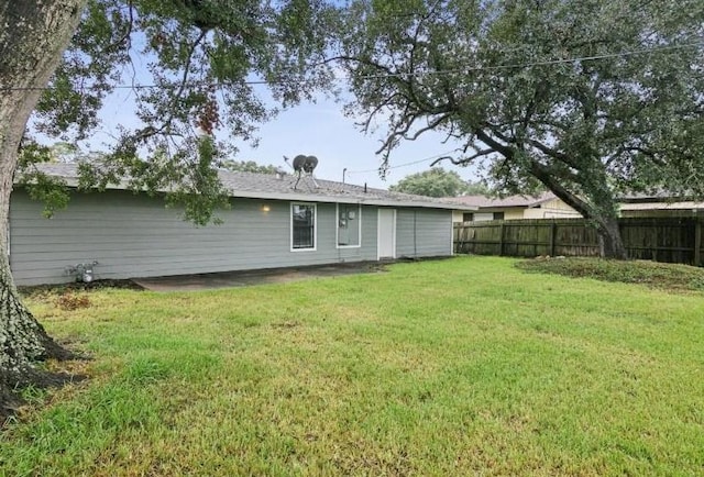 back of house featuring a lawn