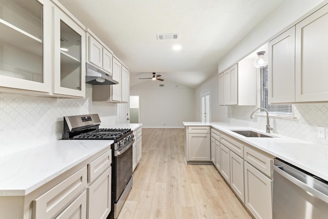 kitchen featuring white cabinets, sink, light hardwood / wood-style flooring, ceiling fan, and appliances with stainless steel finishes