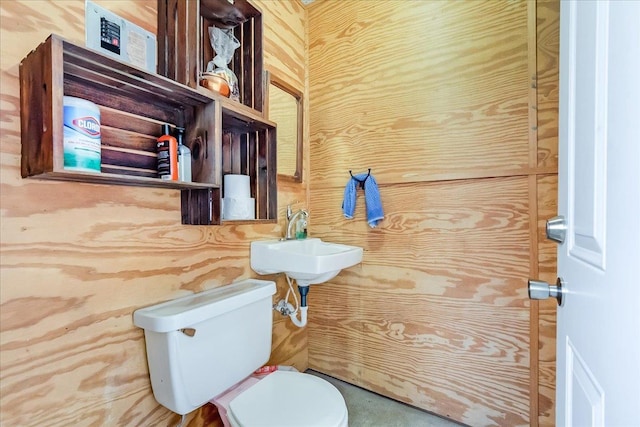 3821 Suncrest Dr, Groves, TX 77619 - bathroom with toilet