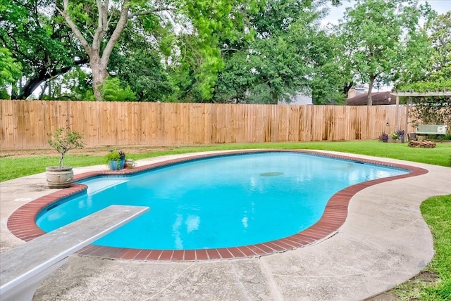 3821 Suncrest Dr, Groves, TX 77619 - view of pool featuring a fenced backyard and a diving board